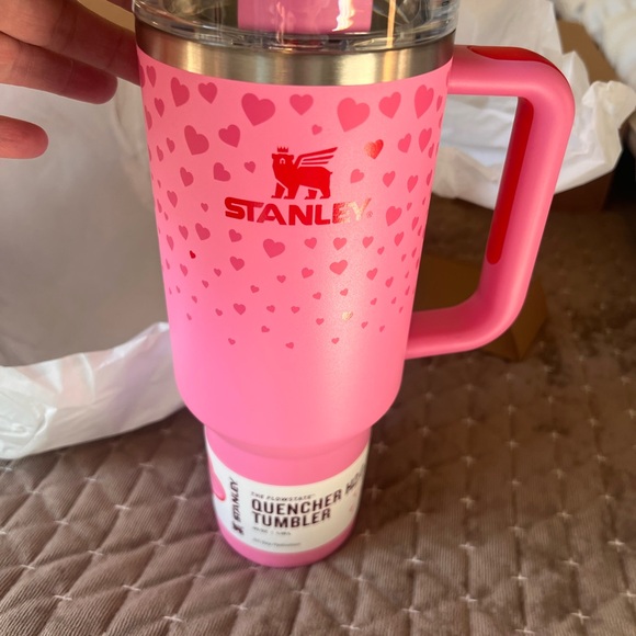 Stanley Pink Heart Design Valentine Tumbler NWT - Picture 3 of 5